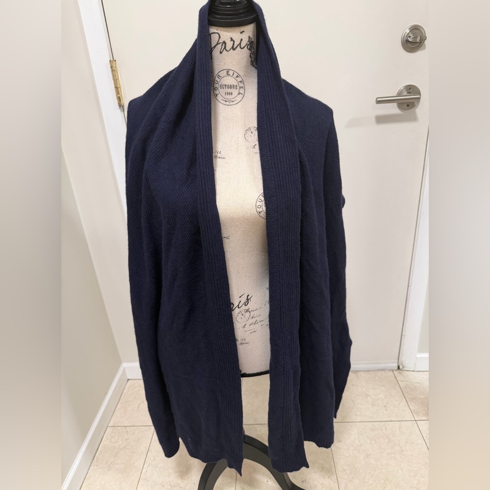 💙Banana Republic Navy Blue Scarf💙 - Picture 5 of 8